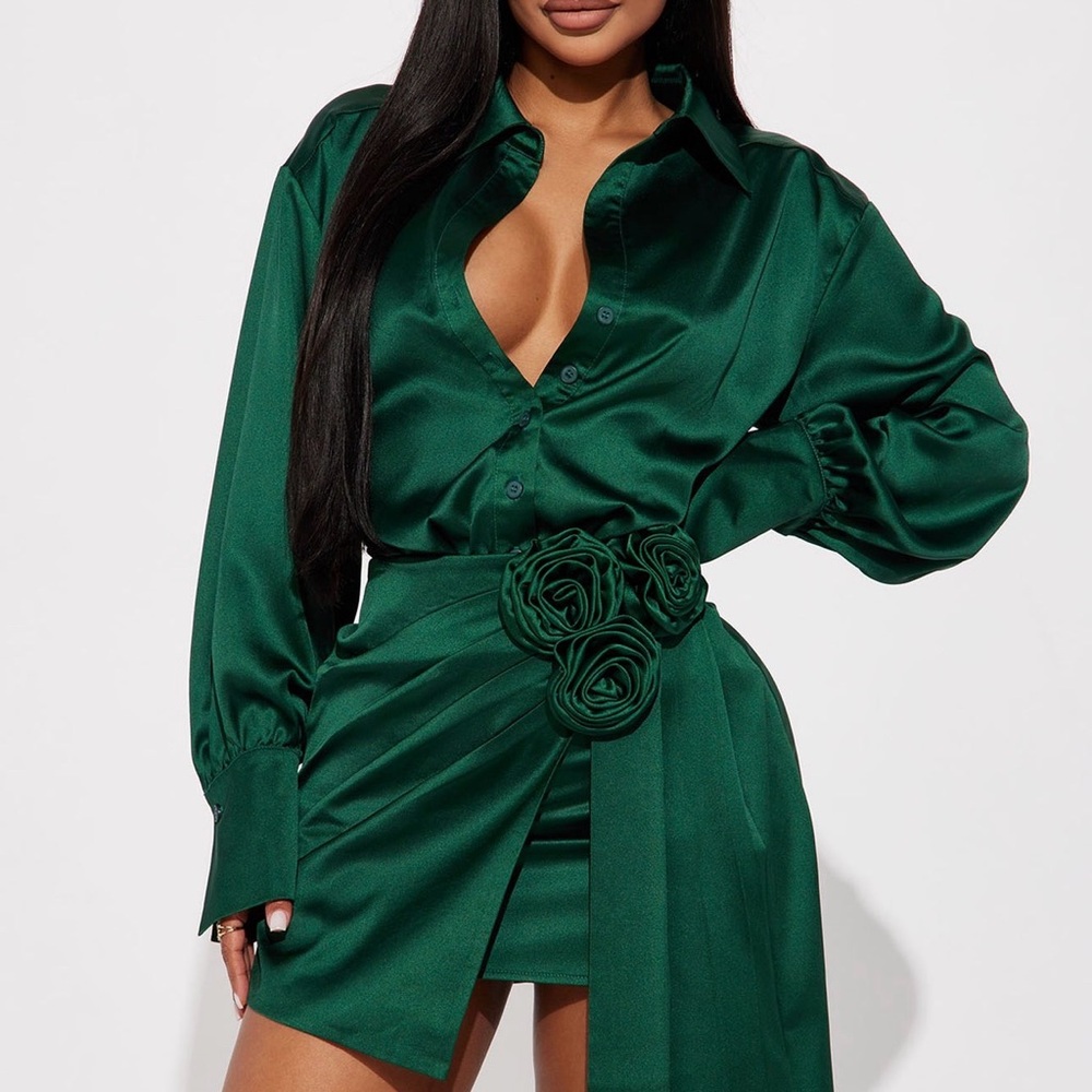 NWT Fashion Nova Emerald Satin 2-Piece Set | Medium | Rosette Detail